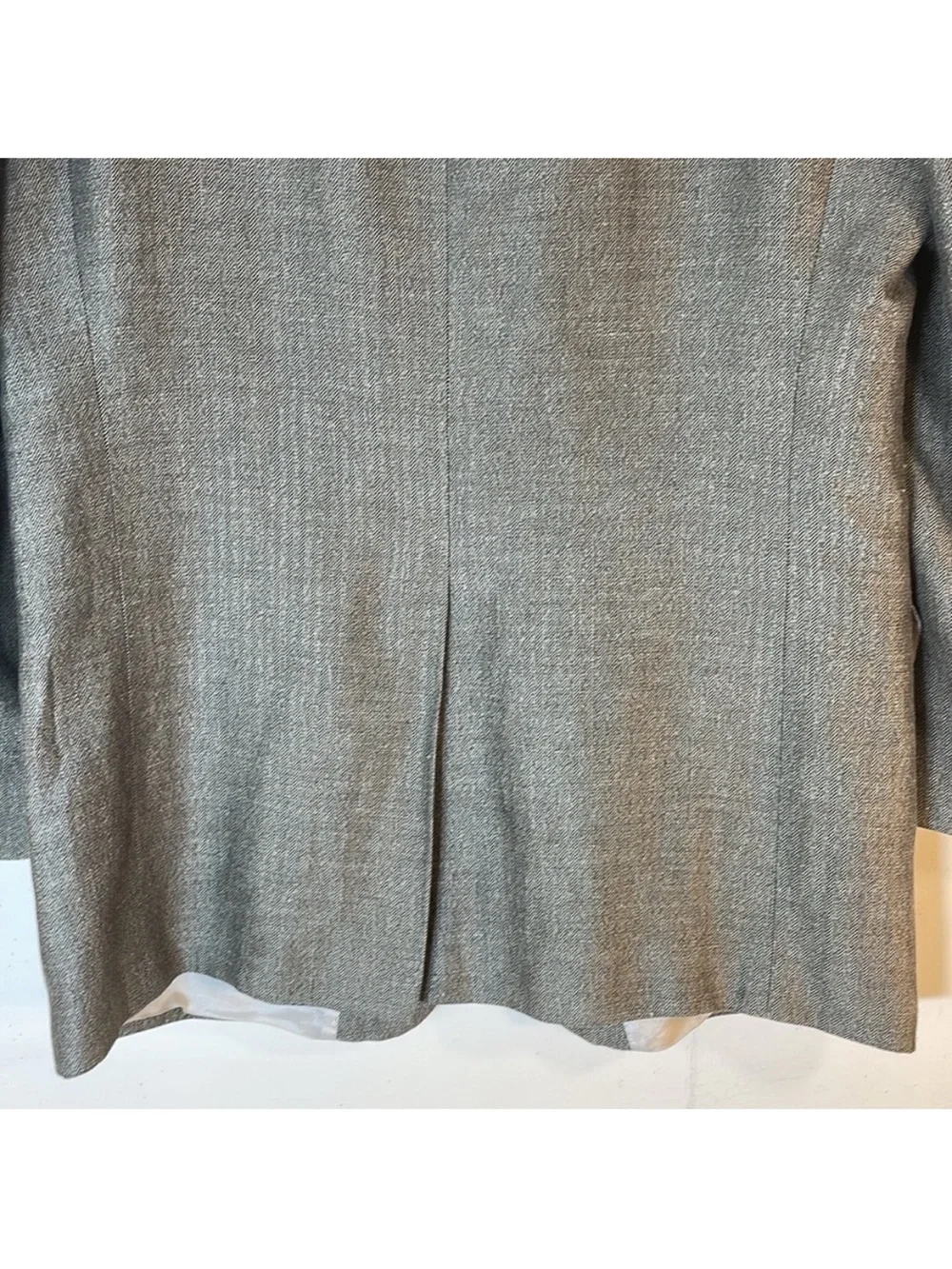 HUGO BOSS Wool Linen Herringbone Blazer.  Men’s 42L.